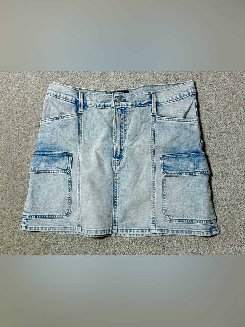 GAP Women’s Light Blue Denim Cargo Mini Skirt - Size 14 Short Pockets Button Zip
